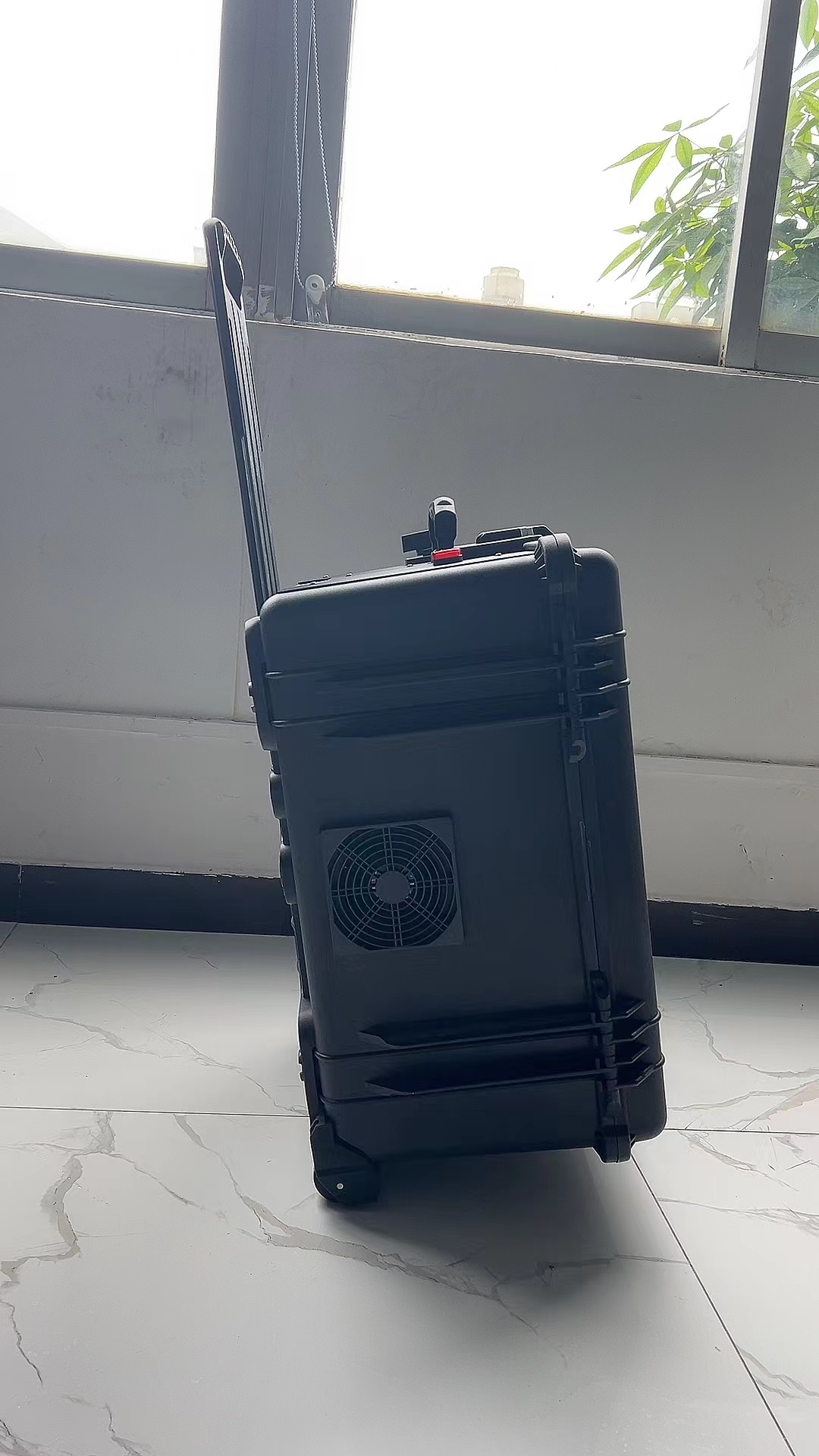 洛隆手拉箱型移动通信干扰器